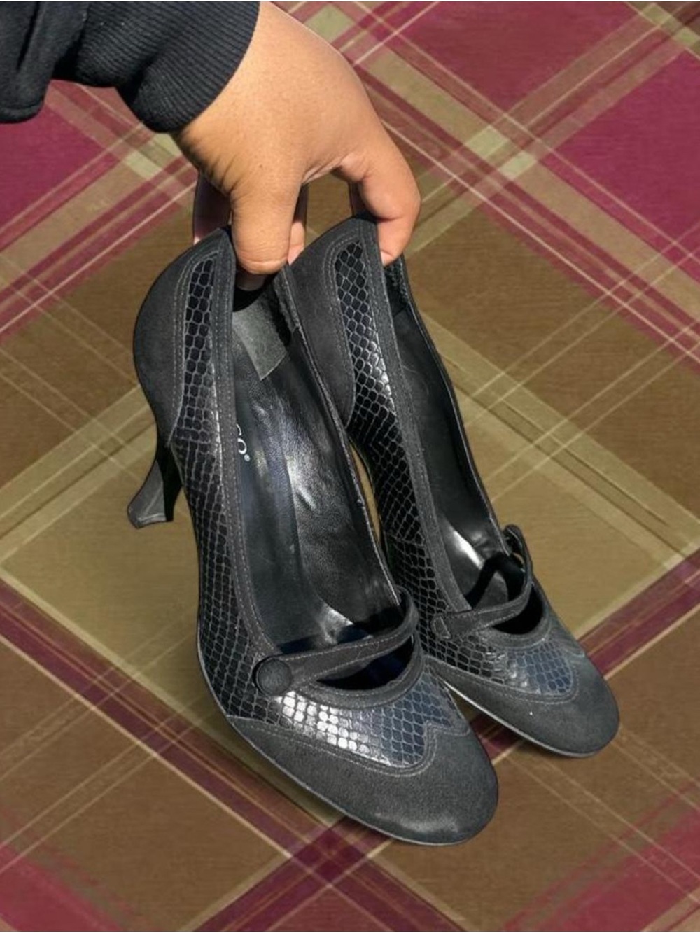 Classic Black Women's Dress Pumps - Sleek Textured Design